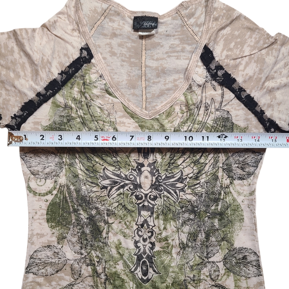 Daytrip Buckle Burnout Cross Top Size L | Lace Trim Graphic Short Sleeve - Picture 5 of 6